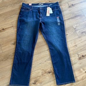 NWT 24W Levi’s Shaping Straight jeans